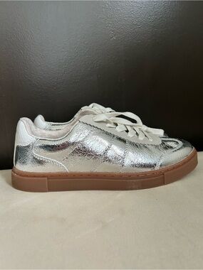 Retro flare Cushionaire Metallic Chrome Silver Sneakers with Gum Sole 8.5